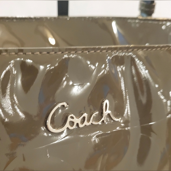 Coach Olive Green Op Art Embossed Patent Leather - Picture 13 of 15